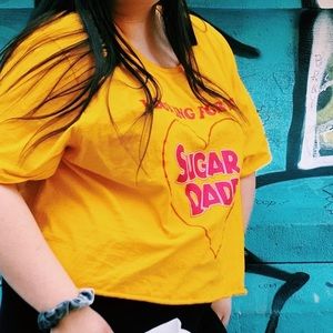 “LOOKING FOR MY SUGAR DADDY” CROP TOP
